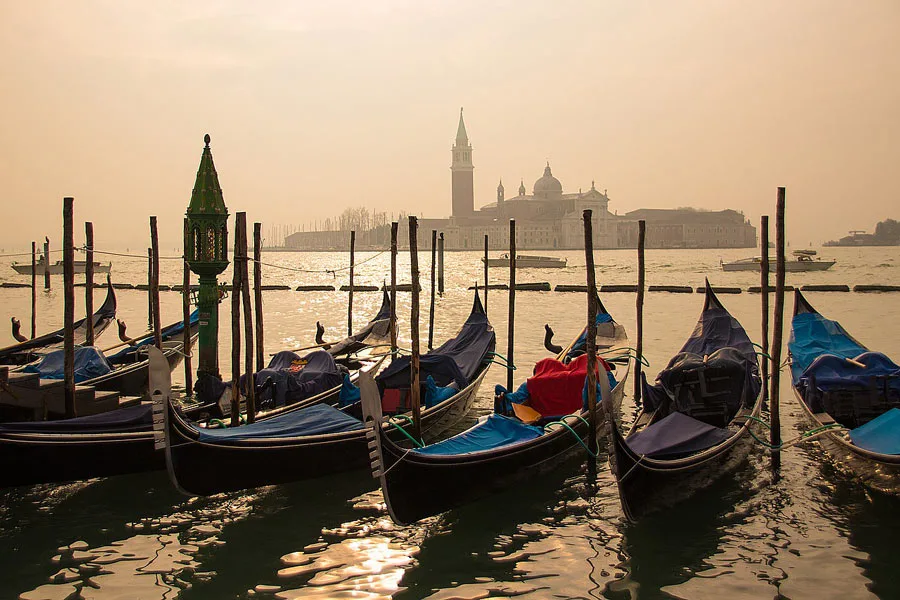 Venice port to train place